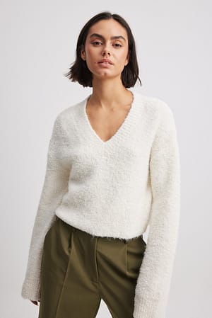 Offwhite Strikket kort sweater med V-hals