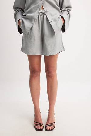 Grey Pantalones cortos de mezcla de viscosa anchos y de talle medio
