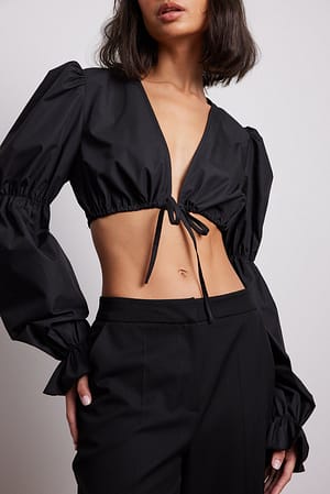 Black V-udskåret bluse med pufærmer