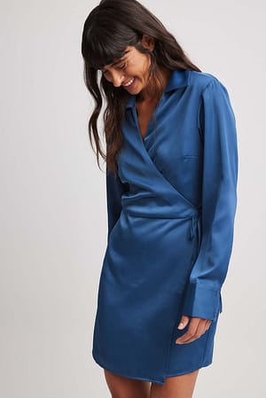 Blue Robe chemise courte nouée à la taille
