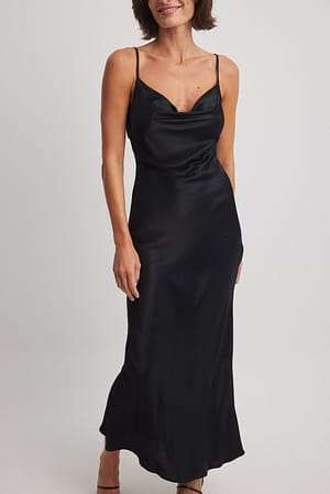 Black Lejąca sukienka midi z rozcięciem