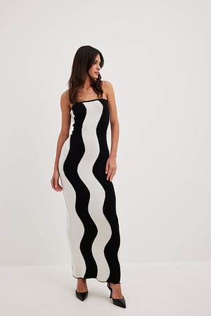 Black/White Dzianinowa sukienka maxi w faliste prążki