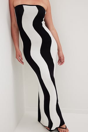 Black/White Wavy Striped Knitted Maxi Dress