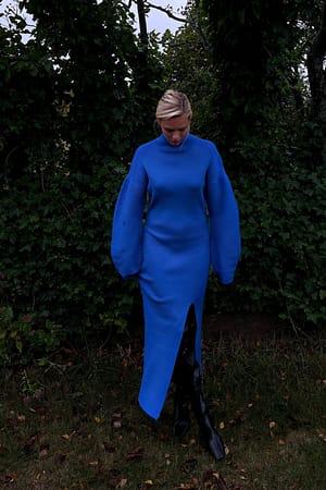Blue Wspaniała sukienka z dzianiny z szerokimi rękawami