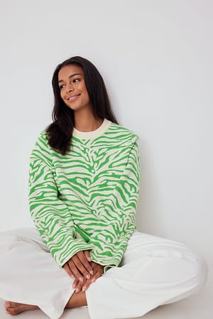 White/Green Print Strikket genser med brede ermer