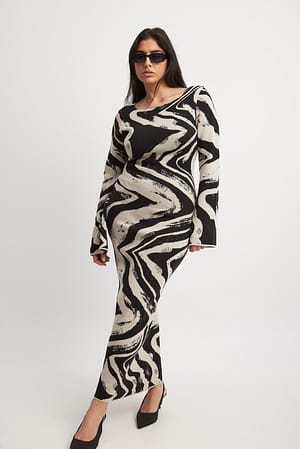 Black Swirl Print Dzianinowa sukienka maxi z szerokimi rękawami
