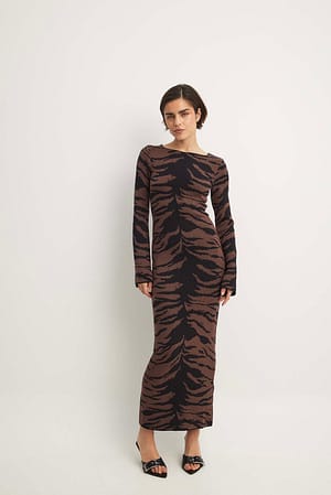 Brown Multi Dzianinowa sukienka maxi z szerokimi rękawami
