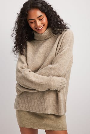 Beige Sweater i uldblanding med rullekrave