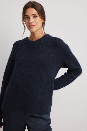 Navy Blue Sweater i uldblanding med v-hals