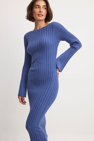 Blue Slå-om strikket kjole med detaljer på ryg