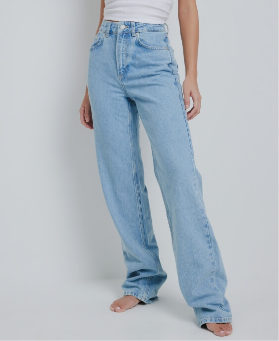 Damen Bekleidung Jeans Jeans mit gerader Passform RE/DONE Denim Ausgeblichene Straight-Leg-Jeans in Blau 