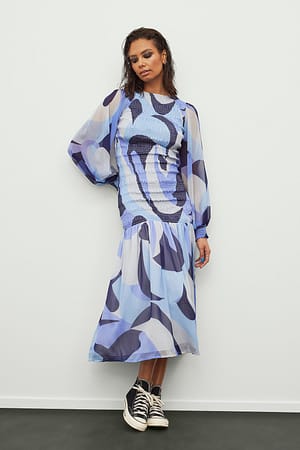 Blue/Print Gerecycleerde gesmokte maxi-jurk met ballonmouwen