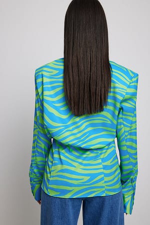 Blue/Green Zebra Hemdbluse mit markanter Taille