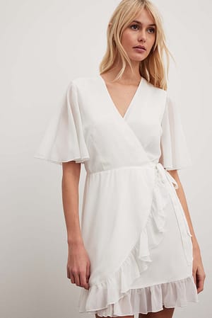 White Flowy mini-jurk met overslag en korte mouwen