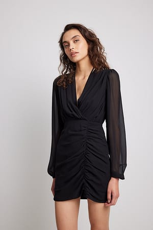 Black Ingerimpelde mini-jurk met V-hals