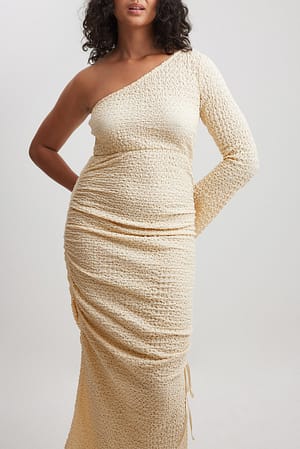 Cream Gestructureerde maxi-jurk met one-shoulder