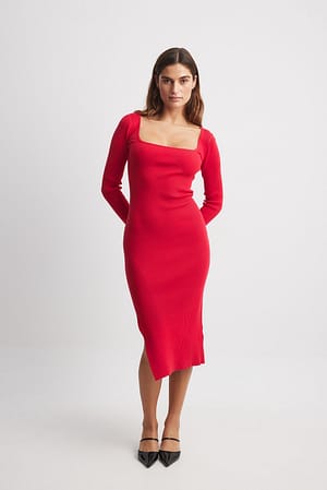 Red Midikleid Kleid mit Schlitz und U-Ausschnitt
