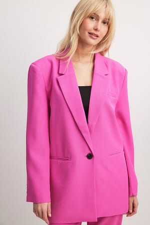 Hot Pink Blazer oversize con spalle appuntite in tessuto riciclato